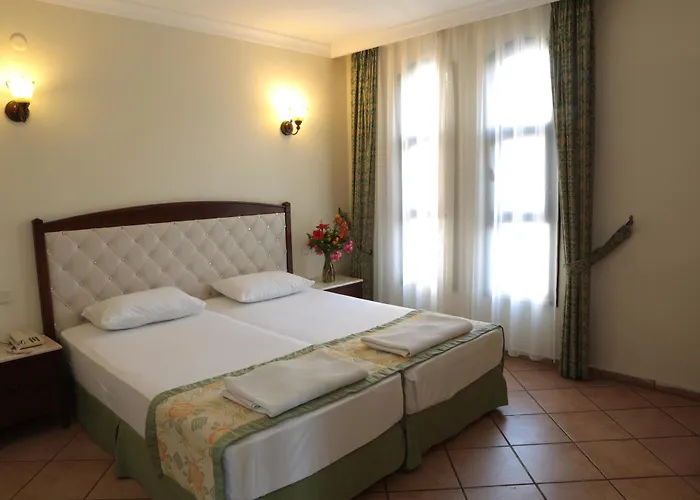 Club Turquoise מרמריס