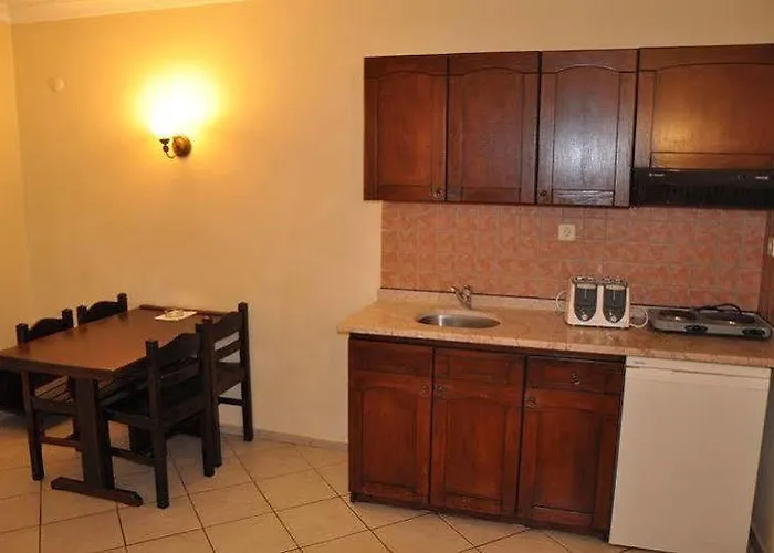 Club Turquoise מרמריס