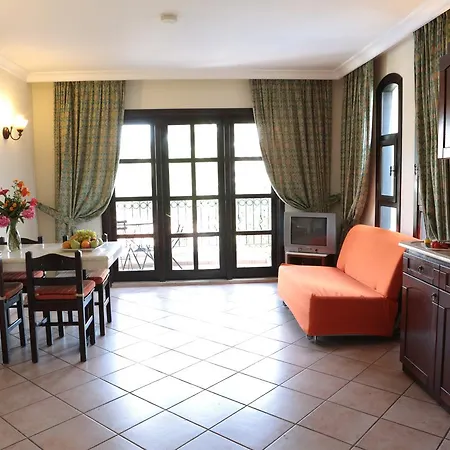 Aparthotel Club Turquoise 4*